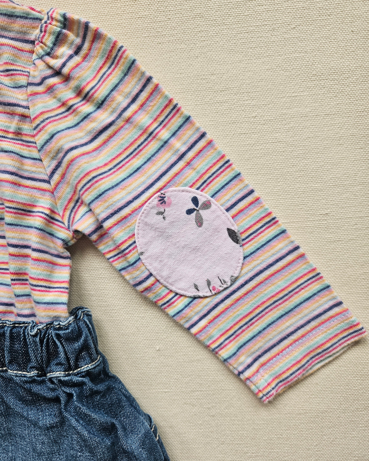 Next Baby 2-teiliges Set aus Jeans-Latzkleid & Langarmshirt | Gr. 68