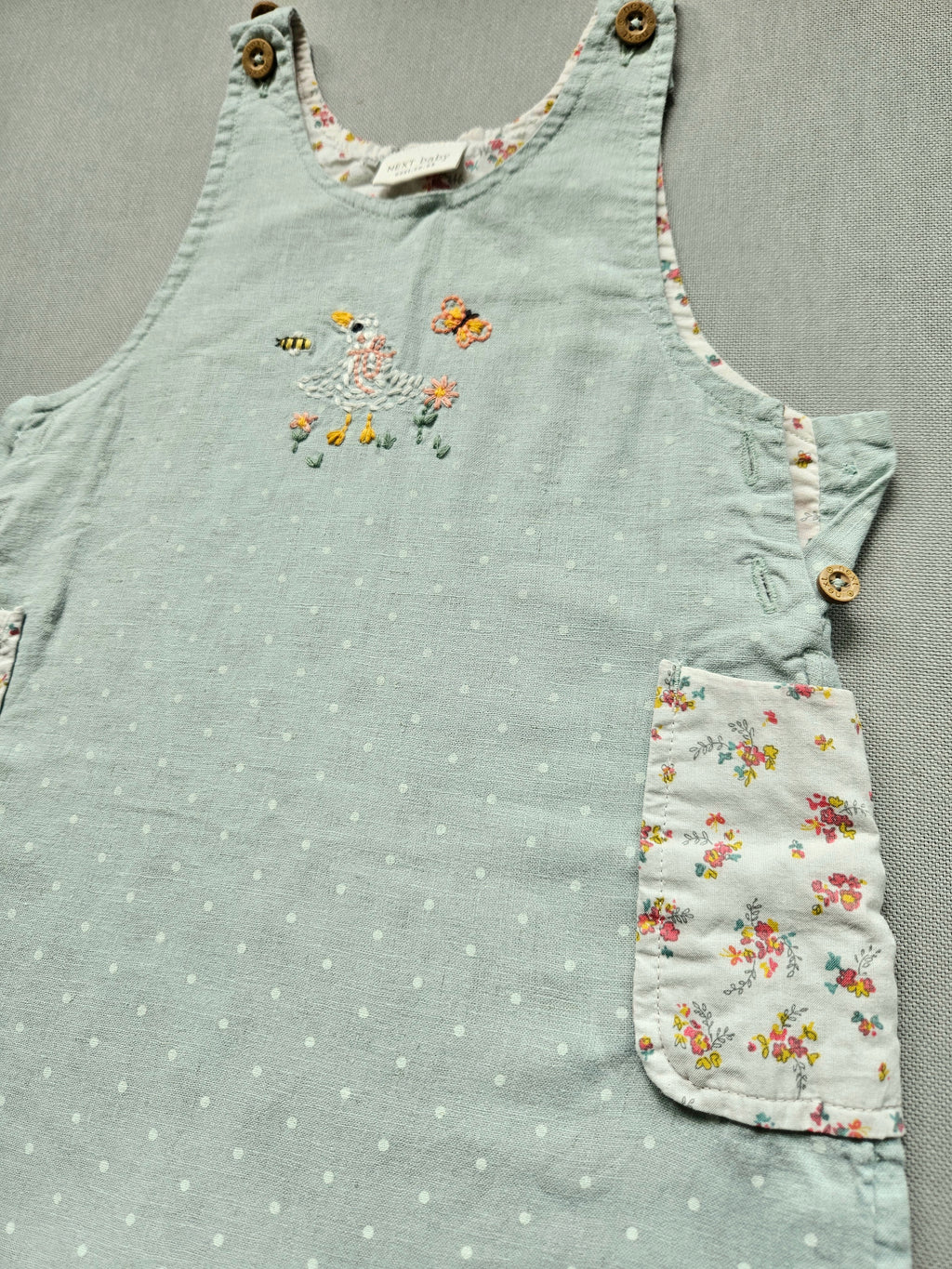 Next Latzoverall mit liebevollen Stickdetails | Gr. 74