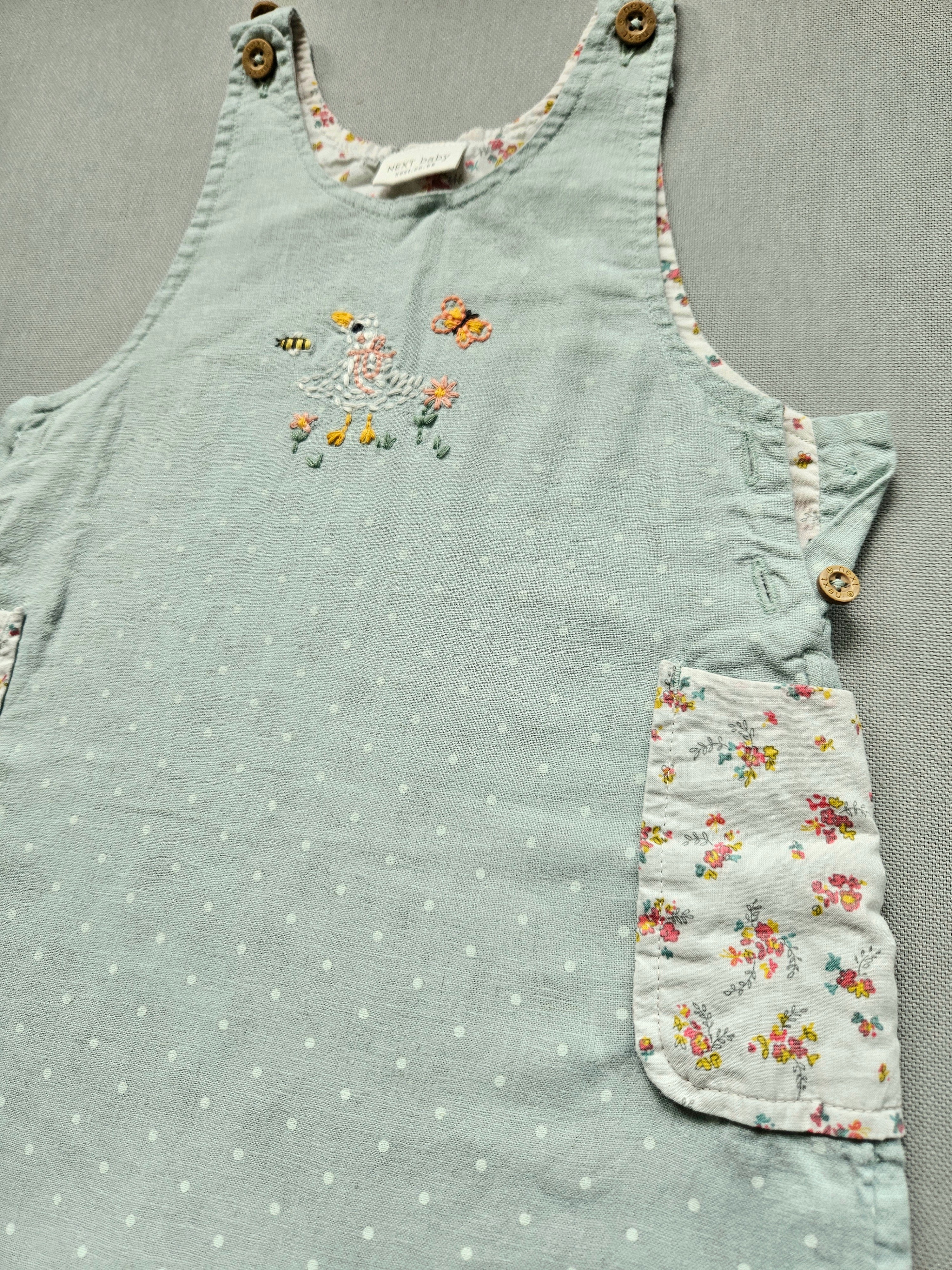 Next Latzoverall mit liebevollen Stickdetails | Gr. 74