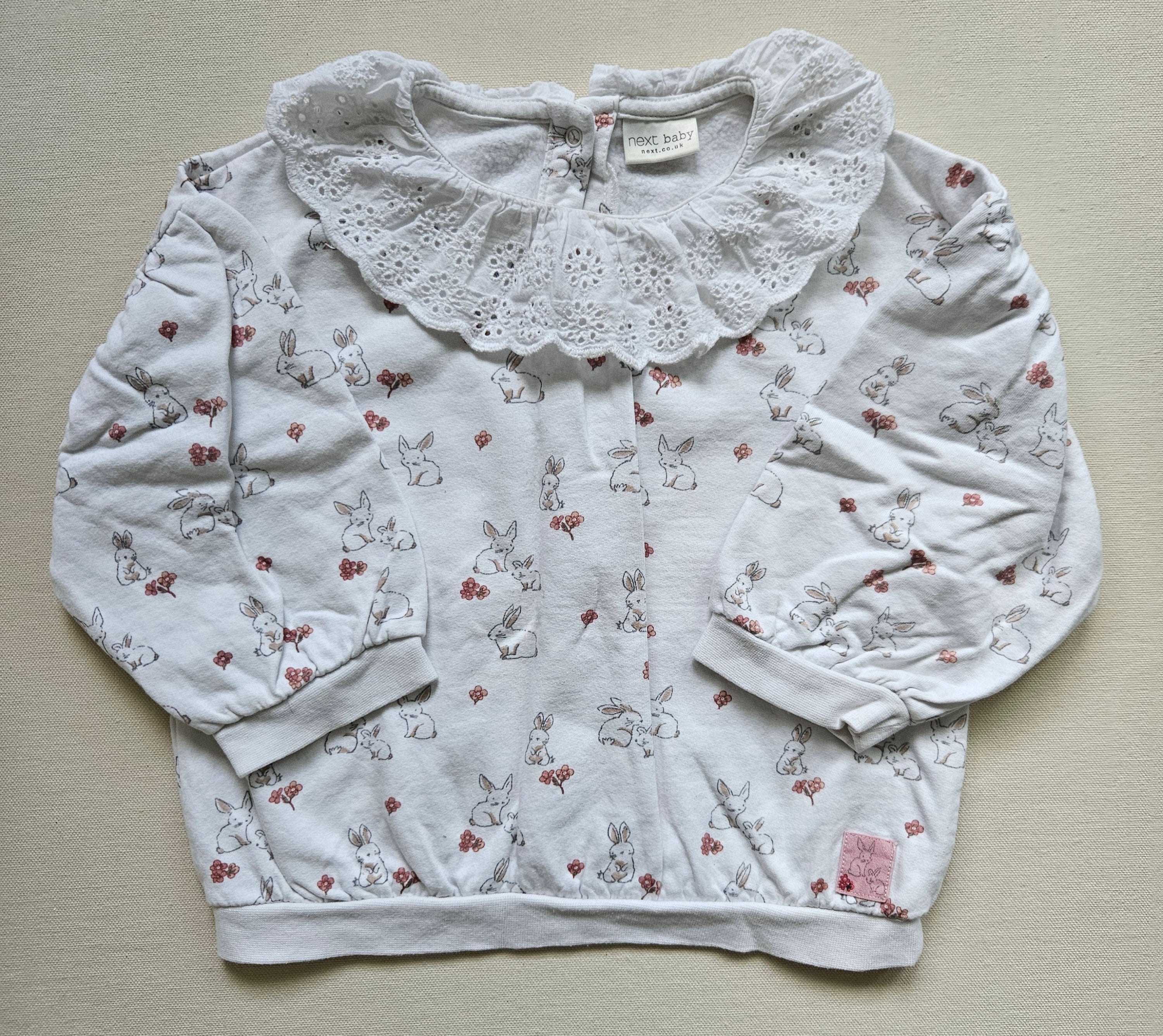 Next Pullover mit Hasenprint & Spitzenkragen 🐇 | Gr. 92