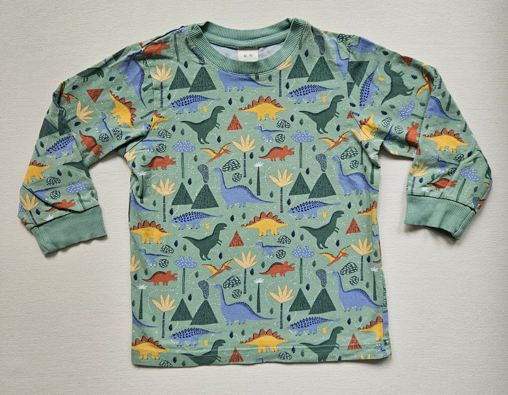ALANA Dino-Outfit – Langarmshirt & Jeans 🦖 | Gr. 92/98