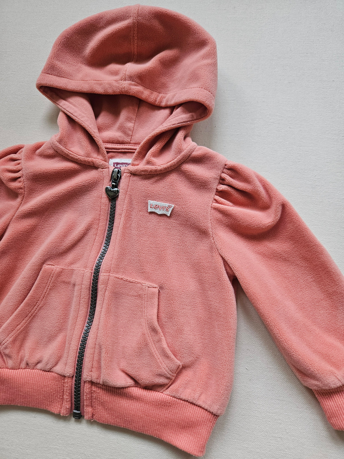 Levi’s Fleecejacke mit Kapuze & Puffärmeln  | Gr. 80