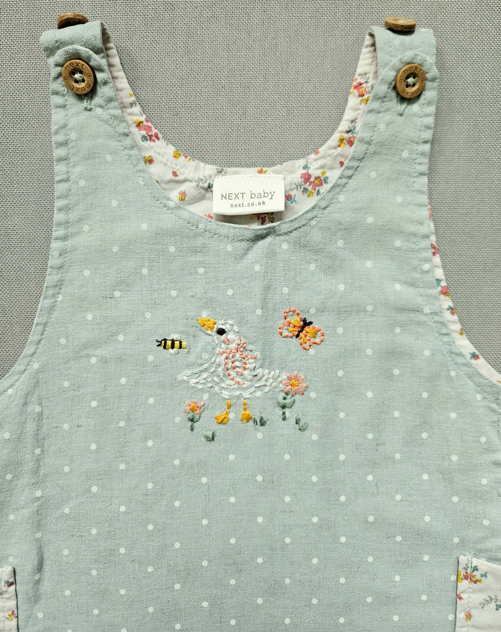 Next Latzoverall mit liebevollen Stickdetails | Gr. 74
