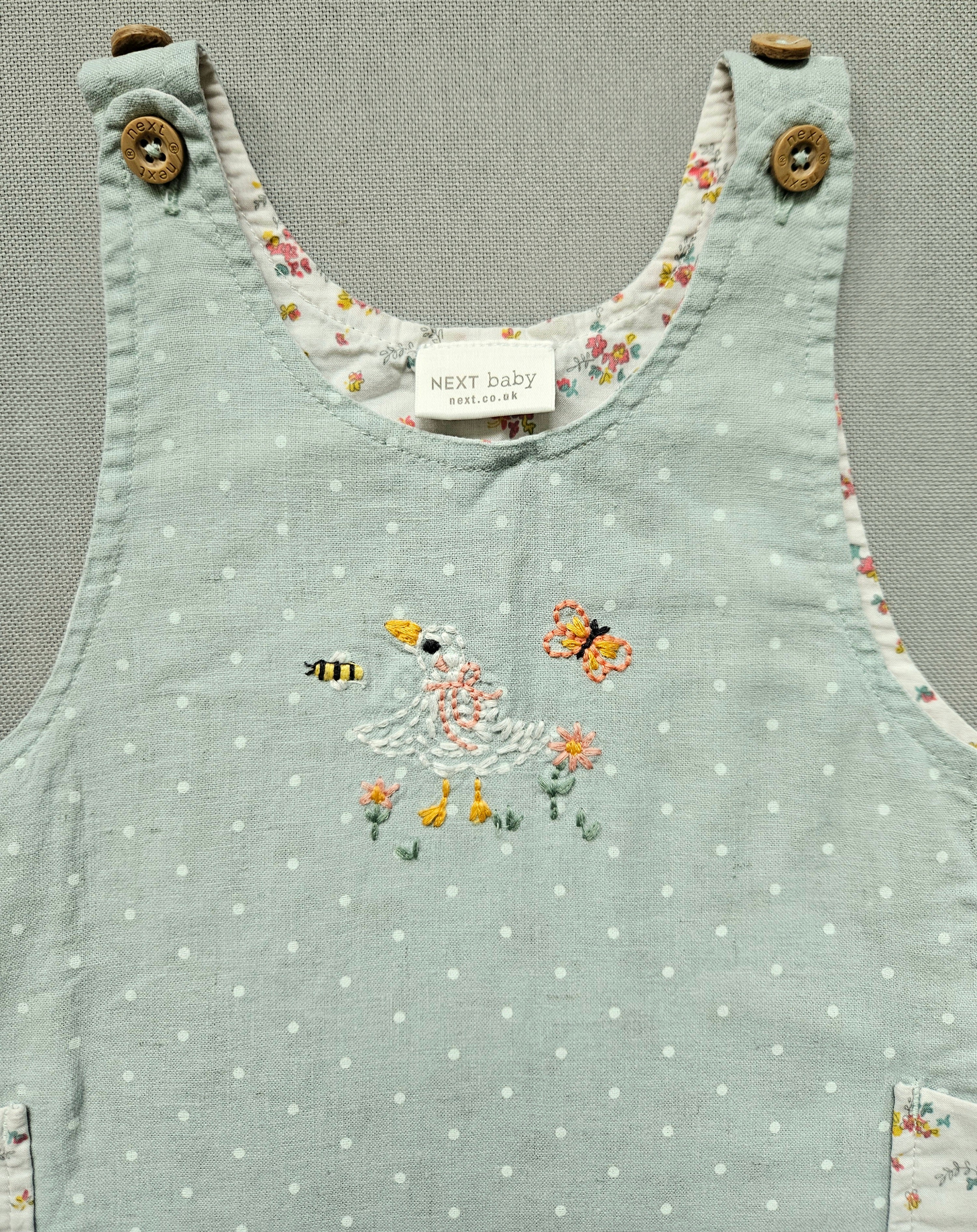Next Latzoverall mit liebevollen Stickdetails | Gr. 74