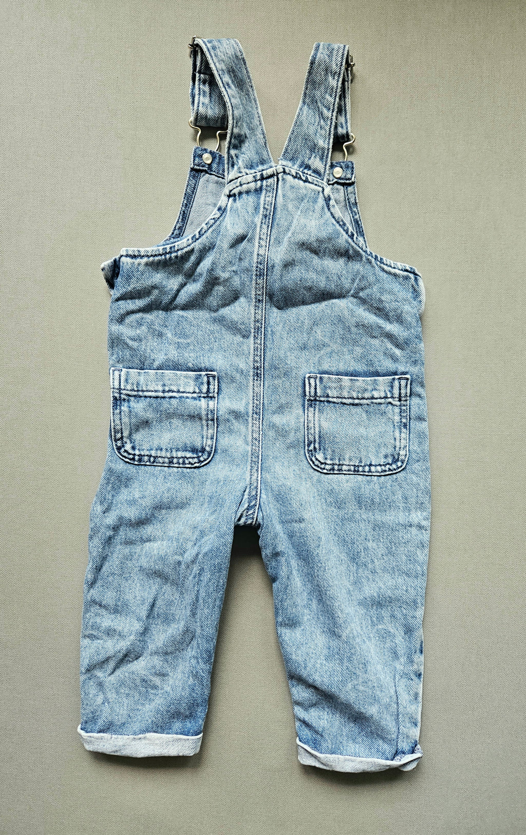 Outfit Jeans-Latzhose + T-Shirt - Größe 86 - NEXT
