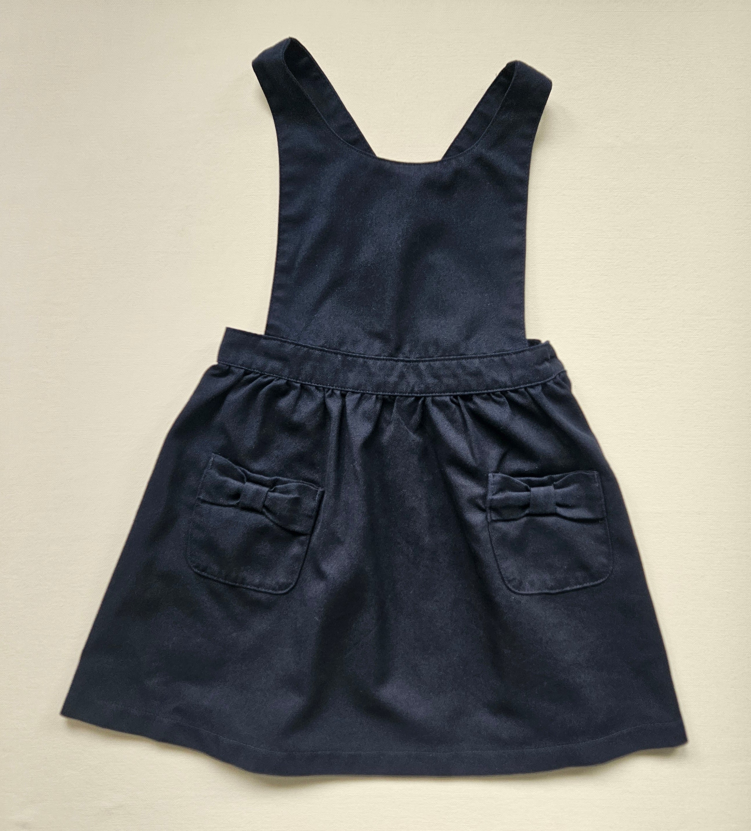 Next Outfit mit Trägerkleid & Blumenbluse | Gr. 104