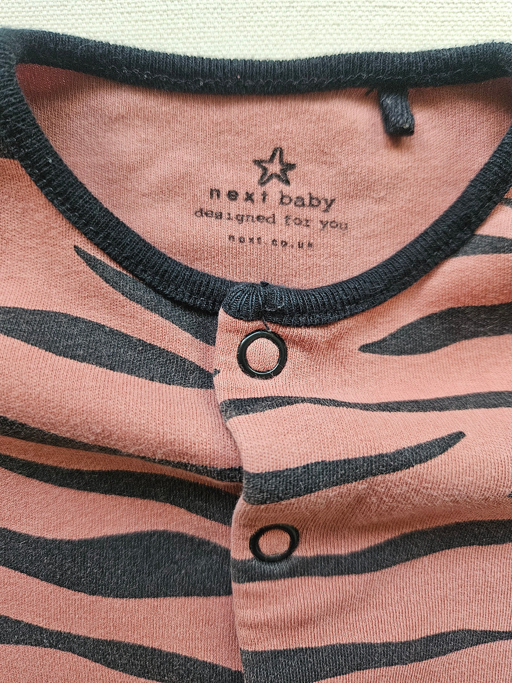 NEXT Baby Schlafoverall mit Tigerprint | Gr. 62