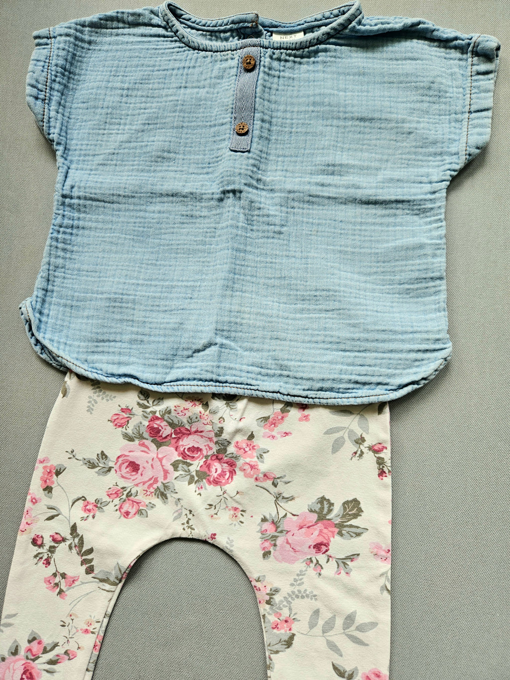 Next Outfit-Set mit Musselin-Oberteil & floraler Leggings 🌸 | Gr. 74