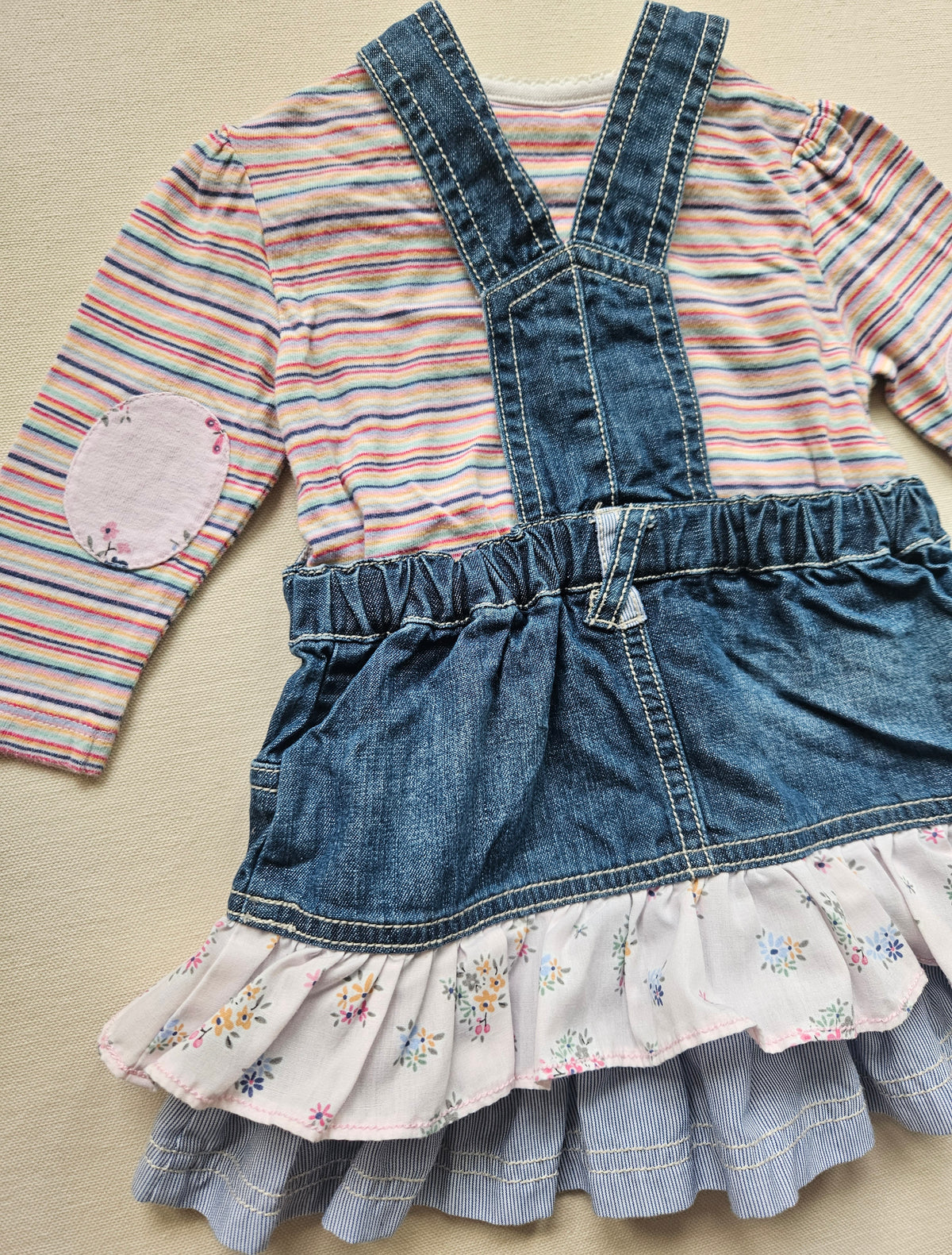 Next Baby 2-teiliges Set aus Jeans-Latzkleid & Langarmshirt | Gr. 68