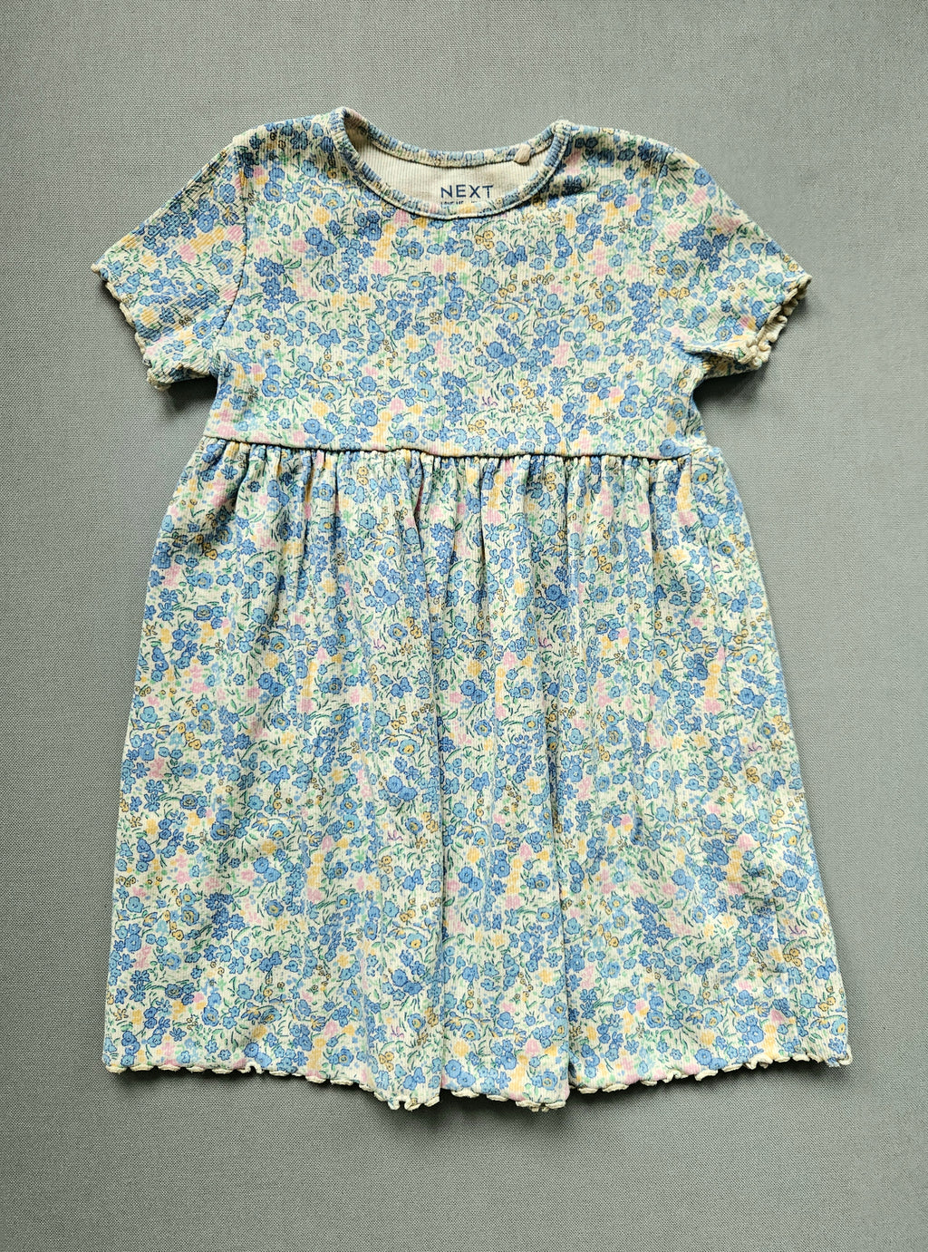 Sommerkleid mit Blumenmuster – Größe 104 – Next