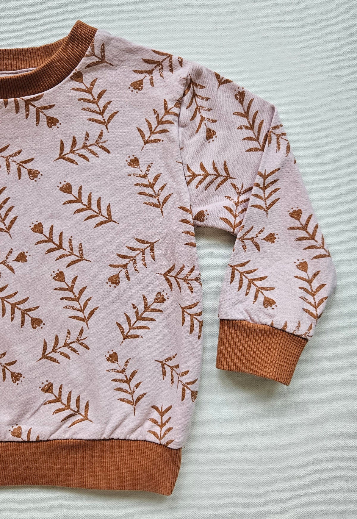 ALANA Bio-Sweatshirt mit Blättermuster | Gr. 104