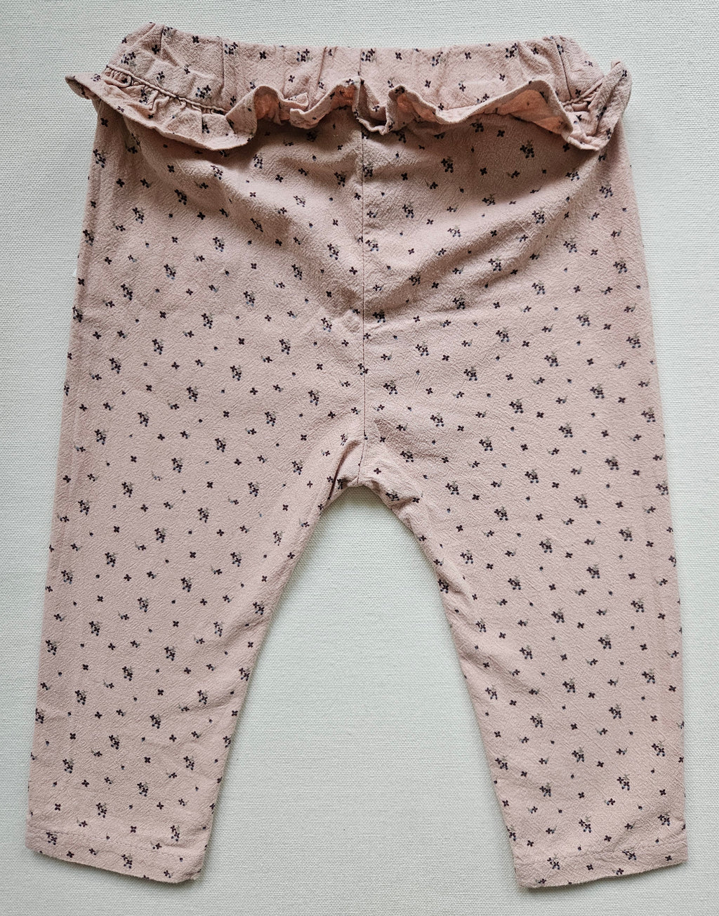 Lil’Atelier 2-teiliges Set mit Strickjacke & Blumenhose | Gr. 74
