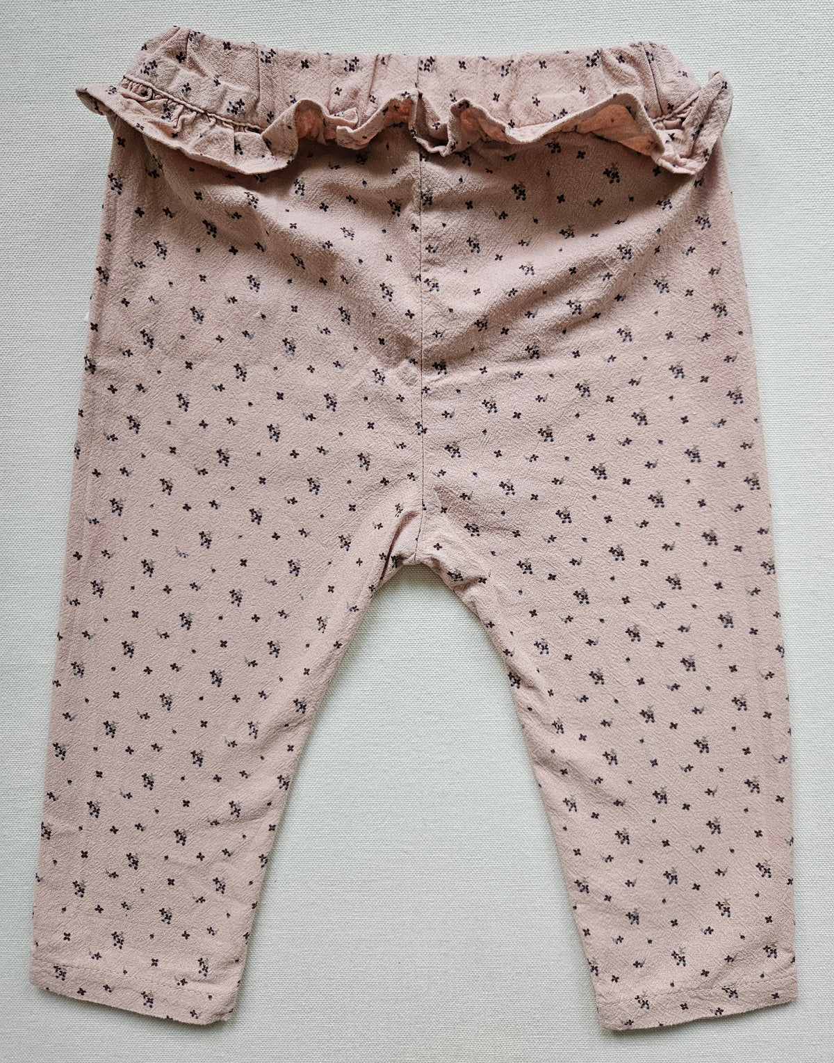 Lil’Atelier 2-teiliges Set mit Strickjacke & Blumenhose | Gr. 74