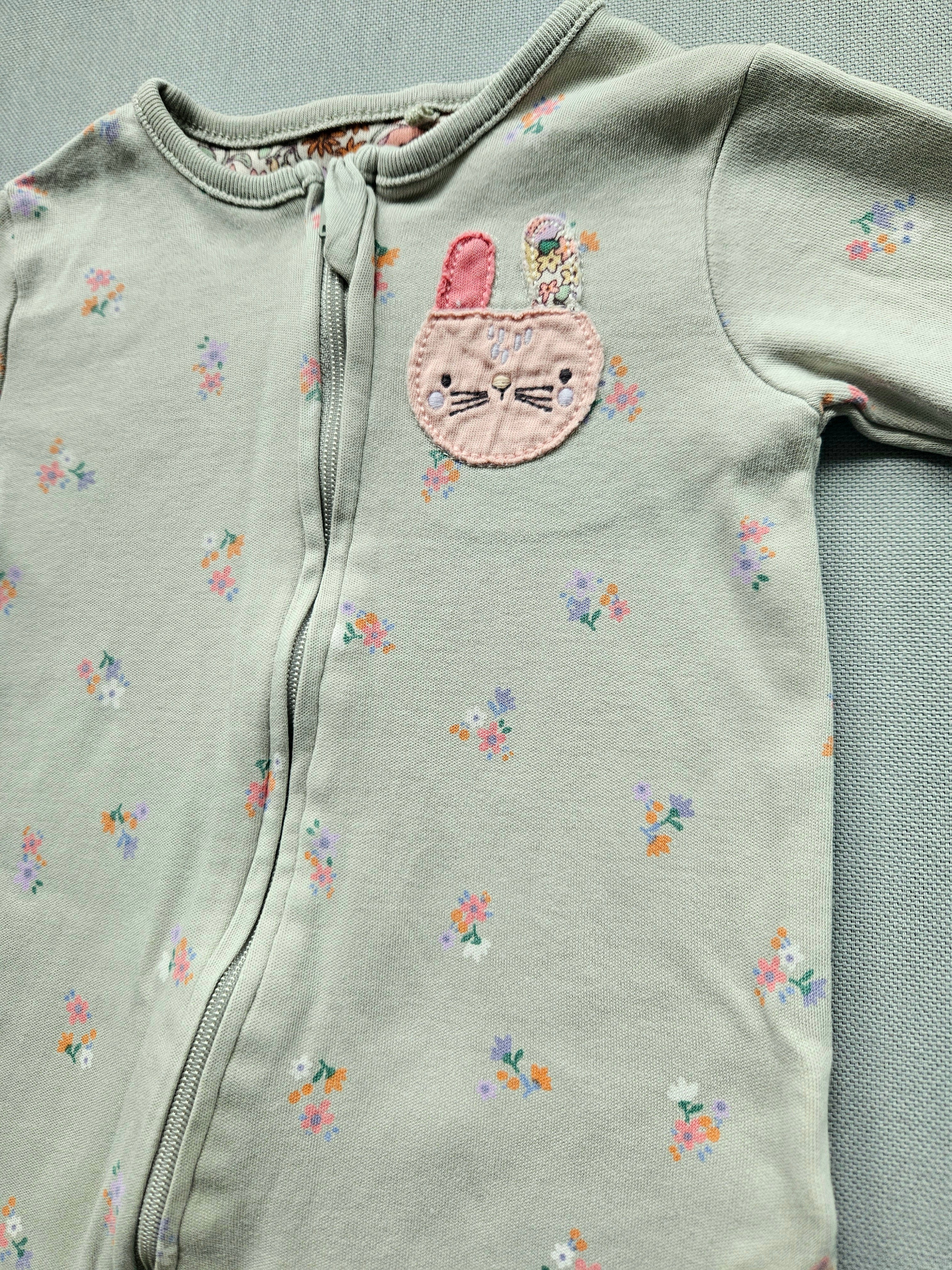 Next Baby Strampler mit Blumenprint & Hasenstickerei | Gr. 56