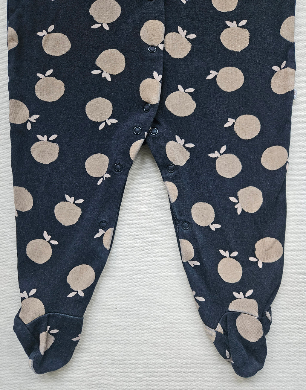 NEXT Baby-Schlafoverall mit Apfelprint | Gr. 86