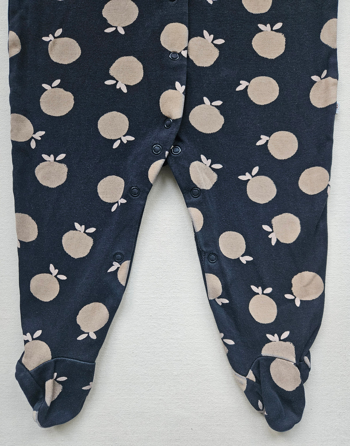 NEXT Baby-Schlafoverall mit Apfelprint | Gr. 86