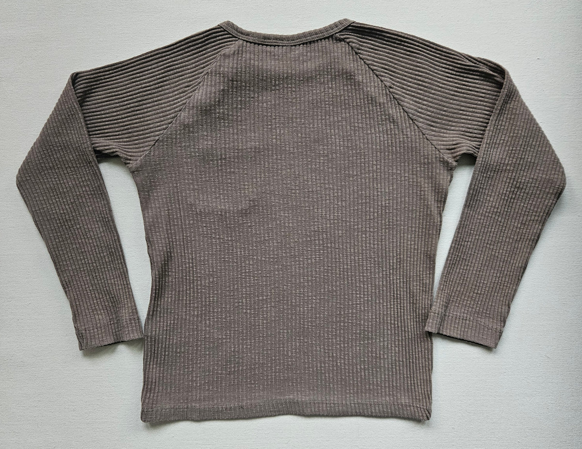 Lil’ Atelier Ripp-Langarmshirt mit Brusttasche  | Gr. 116