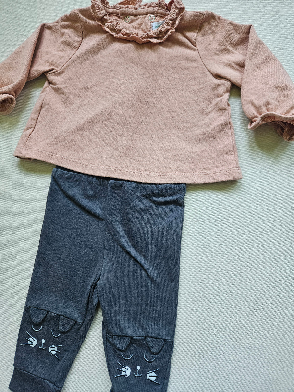 Vertbaudet Baby-Set mit Rüschen-Shirt & Katzenhose | Gr. 60