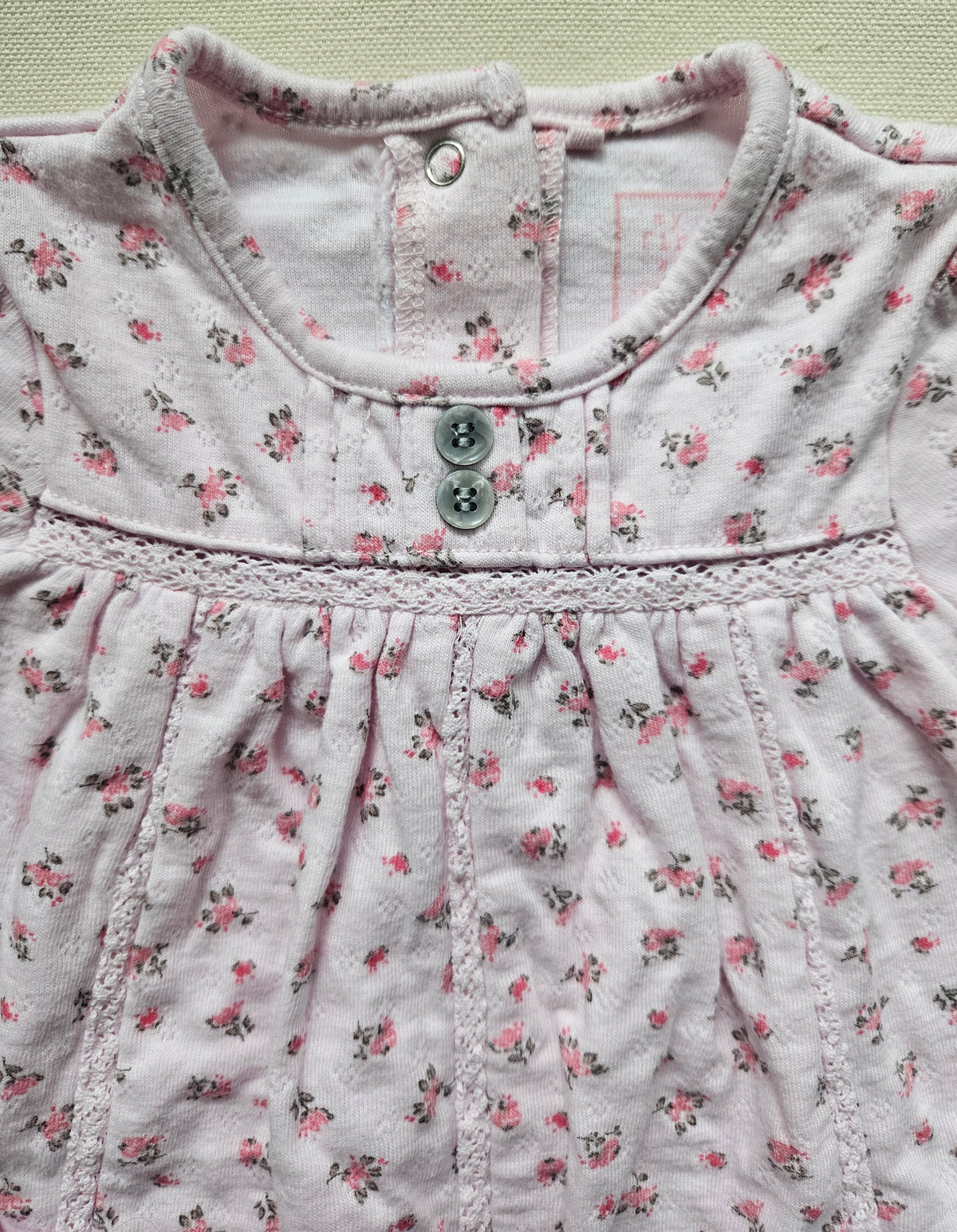 Next Baby Langarmkleid mit Blümchenmuster & Spitzendetails 🌸 | Gr. 68