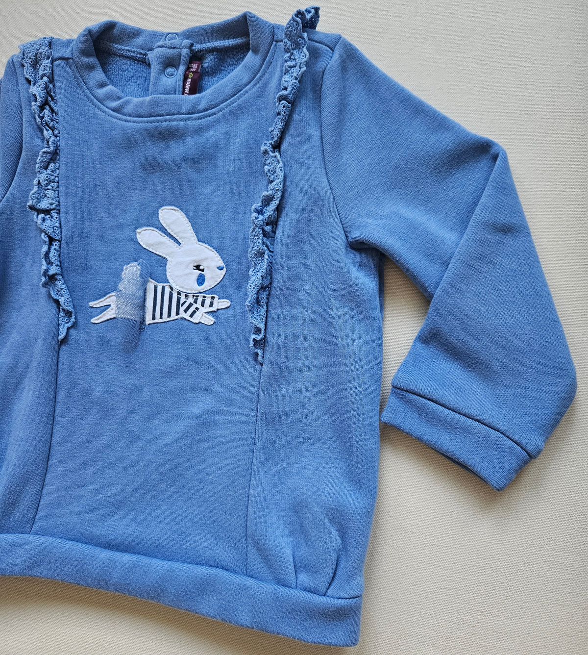 Sergent Major Mädchen-Sweatshirt mit Häschen & Spitzenrüschen 🐇 | Gr. 98