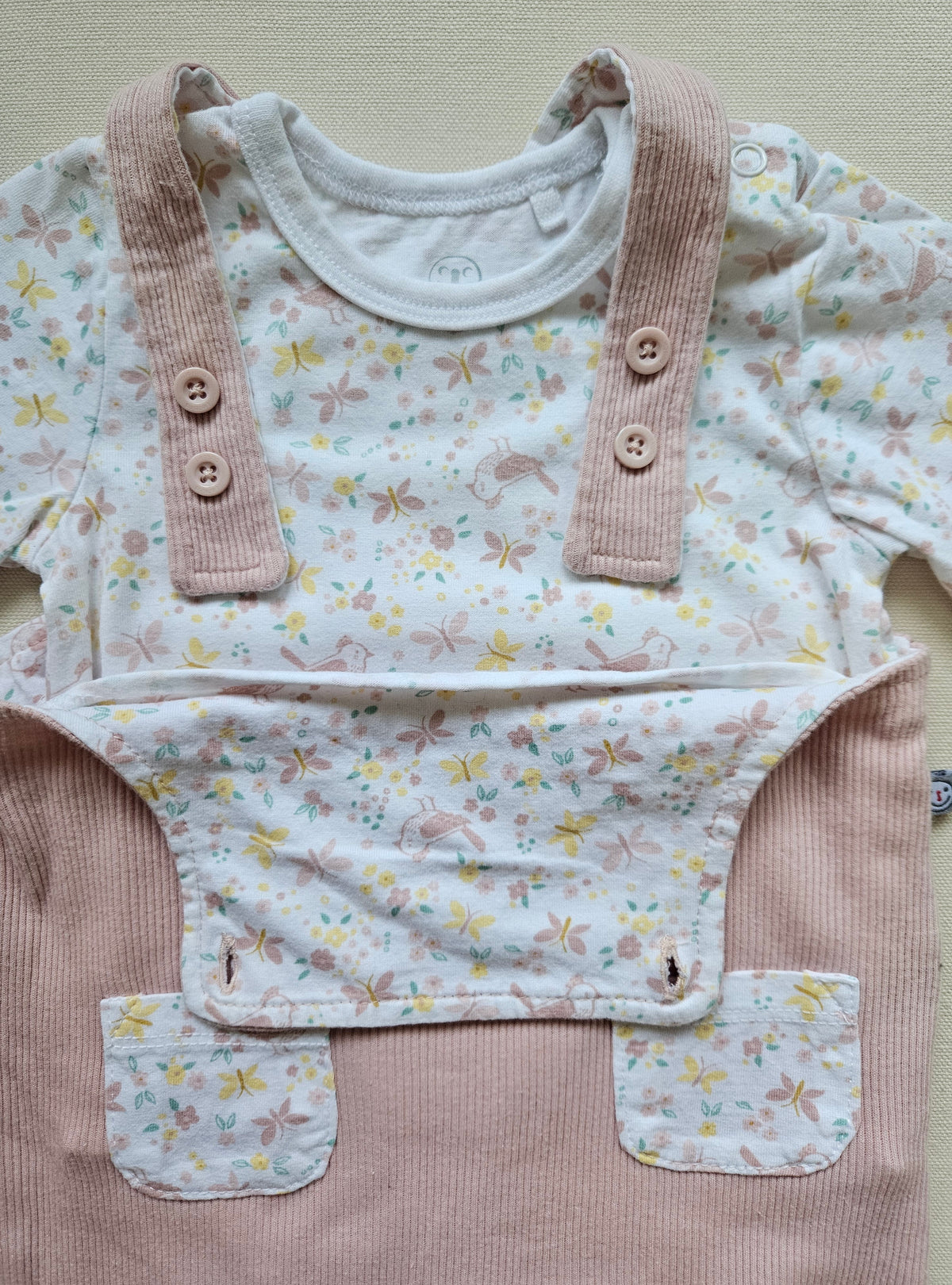 Liegelind 2-teiliges Baby-Set – Latzoverall & Blumenbody | Gr. 62/68