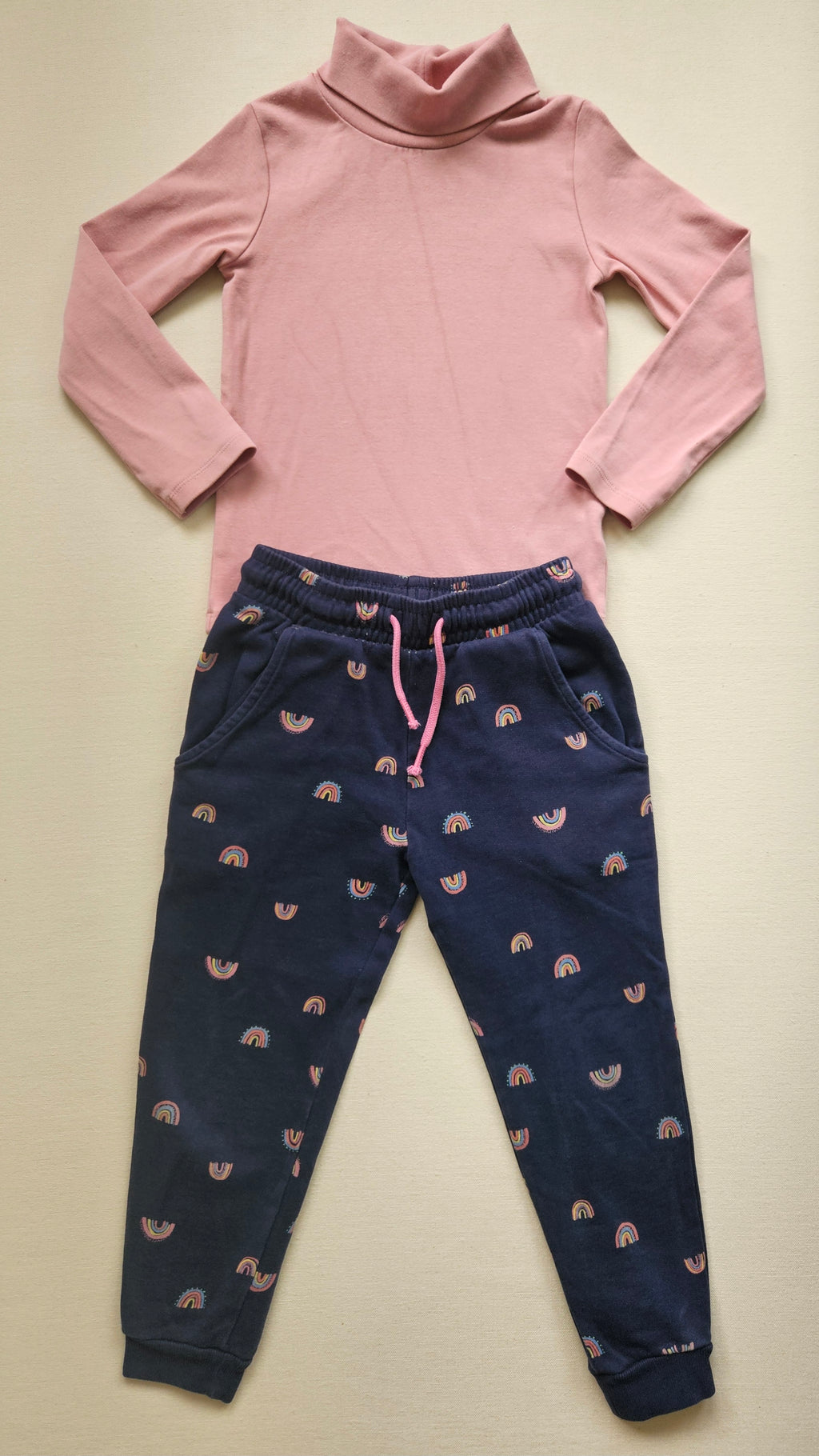 Next 2-teiliges Outfit mit Regenbogenhose 🌈 | Gr. 110