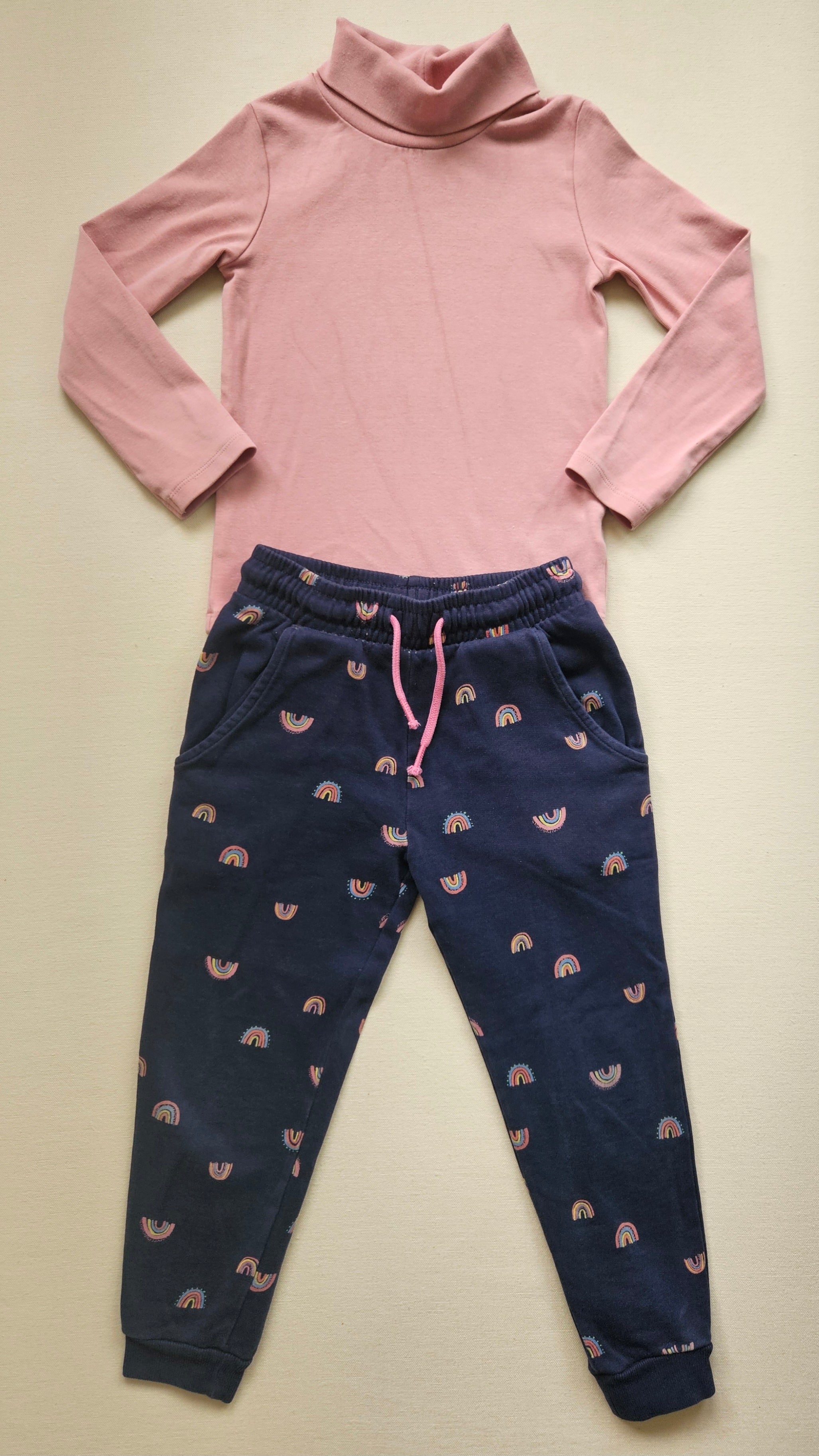 Next 2-teiliges Outfit mit Regenbogenhose 🌈 | Gr. 110